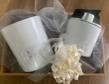 Load image into Gallery viewer, Amoura Gift Set - French Pear &amp; Jasmine Blossom