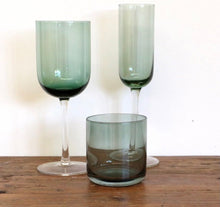 Load image into Gallery viewer, Fino Verde Wine Glass